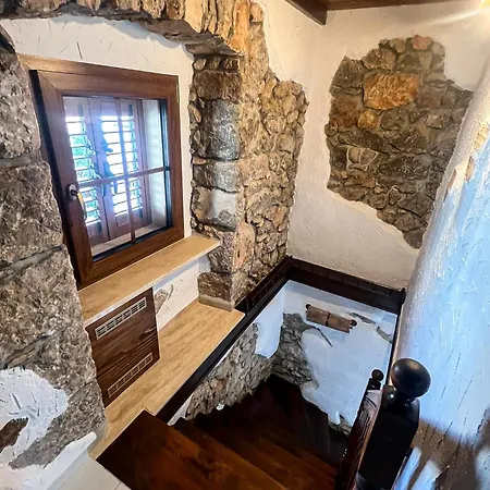Vikendica Old House *