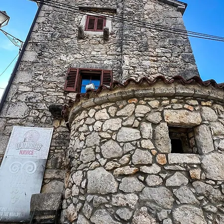 Old House Njivice